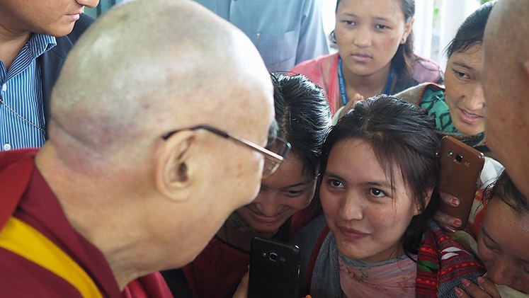 Schülerinnen und Schüler aus Kinnaur, Lahoul und Spiti empfangen Seine Heiligkeit den Dalai Lama in Hamirpur, HP, Indien am 9. August 2019. Foto: Jeremy Russell