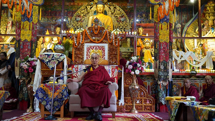 Seine Heiligkeit der Dalai Lama spricht anlässlich der kurzen Willkommenszeremonie im Ön Ngari Kloster in Manali, HP, Indien am 10. August 2019. Foto: Lobsang Tsering