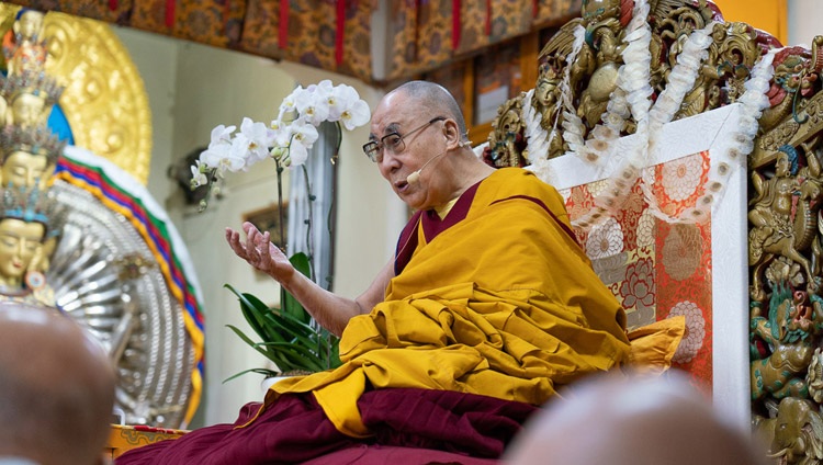 Seine Heiligkeit der Dalai Lama spricht über die Erzeugung von Bodhichitta – Erleuchtungsgeist – in Dharamsala, HP, Indien am 6. November 2019. Foto: Ehrw. Tenzin Jamphel