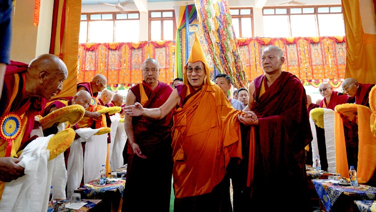 Seine Heiligkeit der Dalai Lama bei der Ankunft in Drepung Lachi in Mundgod, Karnataka, Indien am 12. Dezember 2019. Foto von Lobsang Tsering