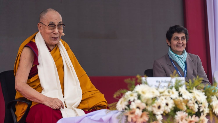 Seine Heiligkeit der Dalai Lama bei der Beantwortung einer Frage aus dem Publikum während seines Vortrags im Indian Institute of Management in Bodhgaya, Bihar, Indien am 14. Januar 2020. Foto von Lobsang Tsering