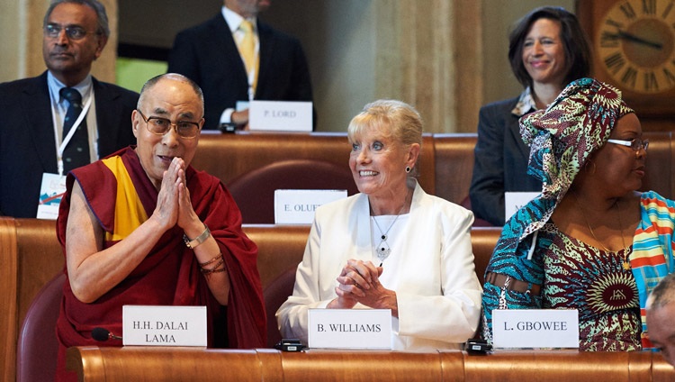 Seine Heiligkeit der Dalai Lama und Betty Williams auf dem 14. Weltgipfel der Friedenspreisträger am 14. Dezember 2014 in Rom, Italien. Foto von Olivier Adam