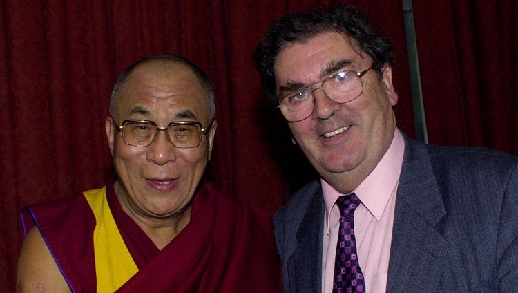 Seine Heiligkeit der Dalai Lama mit John Hume in Nordirland am 19. Oktober 2000. Foto: PA