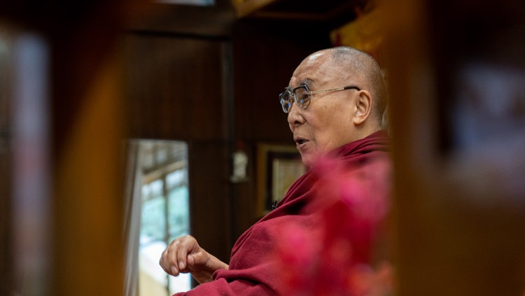 Seine Heiligkeit der Dalai Lama in seiner Residenz während des Vortrages über Buddhismus und Wissenschaft. Dharamsala, HP, Indien am 11. März 2021. Foto: Ehrw. Tenzin Jamphel