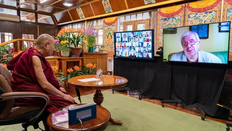 Seine Heiligkeit der Dalai Lama im Gespräch mit Studierenden von fünf russischen Staatsuniversitäten. In Dharamsala, HP, Indien am 29. März 2021. Foto: Ehrw. Tenzin Jamphel