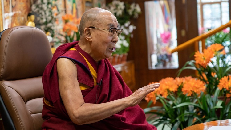 Seine Heiligkeit der Dalai Lama im Gespräch mit Studierenden von fünf russischen Staatsuniversitäten. In Dharamsala, HP, Indien am 29. März 2021. Foto: Ehrw. Tenzin Jamphel