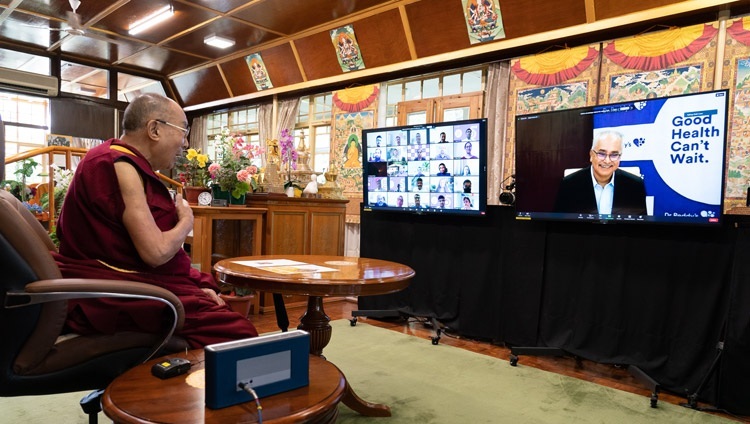 Seine Heiligkeit der Dalai Lama spricht über Mitgefühl im Gesundheitswesen aus seiner Residenz in Dharamsala, HP, Indien am 7. Juli 2021.