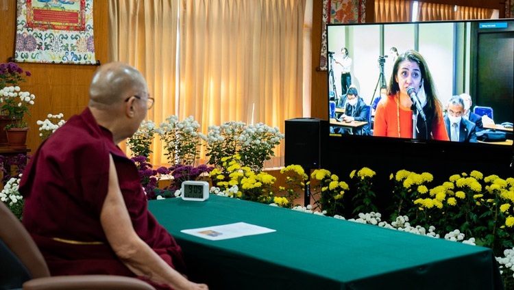 Seine Heiligkeit Der Dalai Lama im Online-Gespräch mit Pressevertretern und Mitgliedern des Foreign Correspondents‘ Club of Japan. In Dharamsala, HP, Indien am 10. November 2021. Foto: Ehrw. Tenzin Jamphel