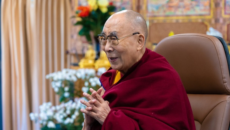 Seine Heiligkeit der Dalai Lama während seines Vortrags über Mitgefühl und Liebe. In Dharamsala, HP, Indien am 17. November 2021. Foto: Ehrw. Tenzin Jamphel