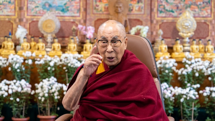 Seine Heiligkeit der Dalai Lama während seines Vortrags über Mitgefühl und Liebe. In Dharamsala, HP, Indien am 17. November 2021. Foto: Ehrw. Tenzin Jamphel