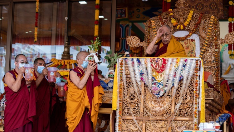 Seine Heiligkeit der Dalai Lama bei der Verleihung der Avalokitshvara-Ermächtigung auf dem Shewatsel-Unterweisungsgelände in Leh, Ladakh, UT, Indien am 30. Juli 2022. Foto: Tenzin Choejor