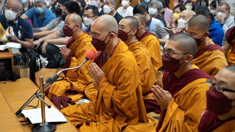 Seine Heiligkeit der Dalai Lama unterweist an drei Tagen für Buddhistinnen und Buddhisten aus Taiwan im tibetischen Haupttempel in Dharamsala, HP, Indien am 4. Oktober 2022. Foto: Tenzin Choejor