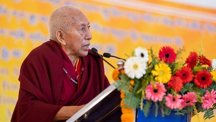 Prof. Samdhong Rinpoché spricht bei der Grundsteinlegungszeremonie des Dalai Lama Zentrums für alte tibetische und indische Weisheit in Bodhgaya, Bihar, Indien am 3. Januar 2023. Foto: Tenzin Choejor