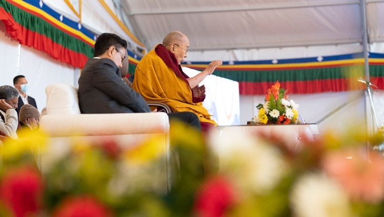 Seine Heiligkeit der Dalai Lama spricht bei der Grundsteinlegungszeremonie des Dalai Lama Zentrums für alte tibetische und indische Weisheit in Bodhgaya, Bihar, Indien am 3. Januar 2023. Foto: Tenzin Choejor