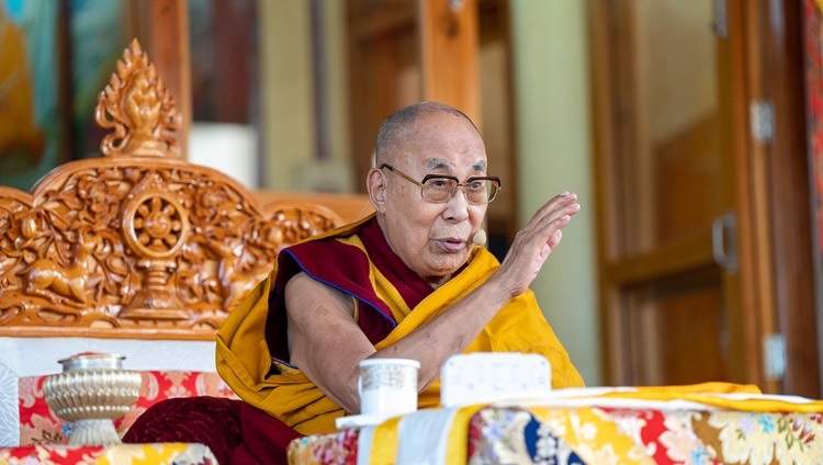 Seine Heiligkeit der Dalai Lama lehrt über die Jataka-Erzählungen im Tsuglagkhang in Dharamsala,HP, Indien am 7. März 2023. Foto: Tenzin Choejor