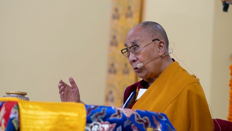  Seine Heiligkeit der Dalai Lama spricht bei der Einweihung des Khamgar Druk Dharmakara College in Tashi Jong, Himachal Pradesh, Indien, am 27. September 2023. Foto: Ehrw. Tenzin Jamphel