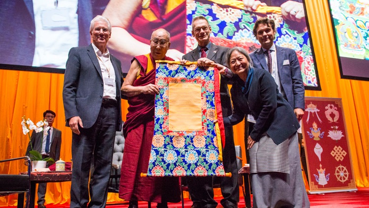 Seine Heiligkeit der Dalai Lama mit Vertretern der International Campaign for Tibet im Ahoy Convention Center in Rotterdam, Niederlande am 16. September 2018. Foto: Jurjen Donkers