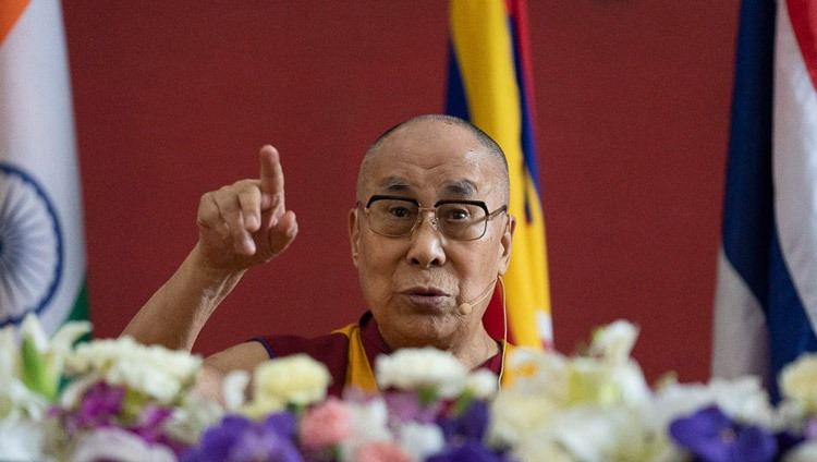 Seine Heiligkeit der Dalai Lama spricht an der Eröffnung des internationalen Seminars über Tripitaka/Tipitaka. Bodhgaya, Bihar, Indien am 22. Dezember 2018. Foto: Lobsang Tsering