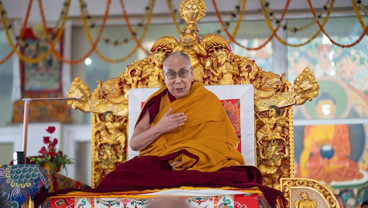 Seine Heiligkeit der Dalai Lama erteilt die Langlebens-Ermächtigung nach dem Weissen Heruka. Bodhgaya, Bihar, Indien am 30. Dezember 2018. Foto: Lobsang Tsering