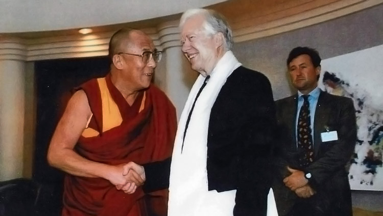 Seine Heiligkeit der Dalai Lama und Präsident Jimmy Carter im Jahr 2002.