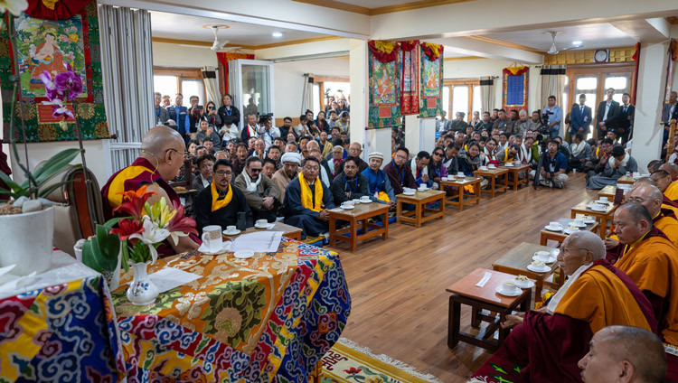 Blick in die Halle während der Willkommenszeremonie in der Residenz Shewatsel in Leh, Ladakh, Indien, am 12. Juli 2025. Foto: Tenzin Choejor