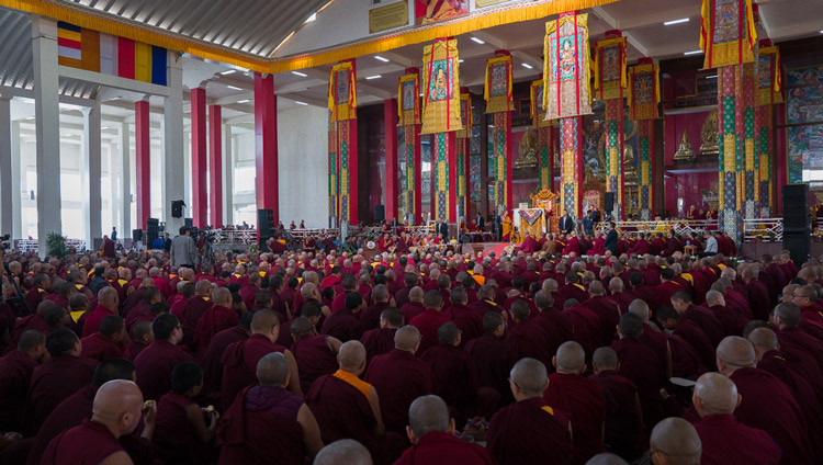 Blick auf den Debattierhof des Klosters Drepung Gomang während der Ganden Ngamchö Feierlichkeiten in Mundgod, Karnataka, Indien, 14. Dezember 2025. Foto: Tenzin Choejor