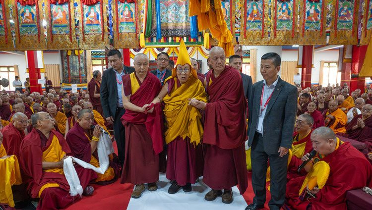 Langlebensgebet für Seine Heiligkeit den Dalai Lama im Kloster Drepung