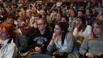 Dialog mit Schülern und öffentlicher Vortrag