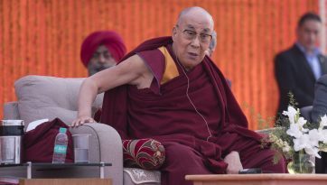 Klarstellung einer Antwort auf eine Schülerfrage in Meerut, Indien