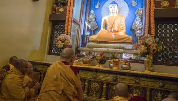 Seine Heiligkeit der Dalai Lama pilgert zum Mahabodhi-Tempel