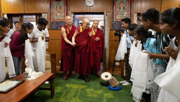 Treffen mit der Hilfsorganisation Tong-Len