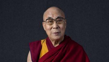 Beten allein reicht nicht aus. Der Dalai Lama über die Notwendigkeit, das Coronavirus mit Mitgefühl zu bekämpfen
