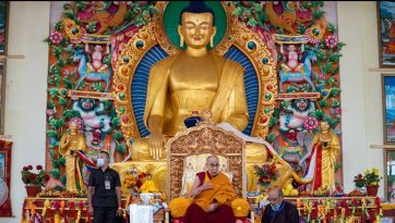 Besuch eines Dharma-Zentrums und Mittagessen in Abi Pang Spituk