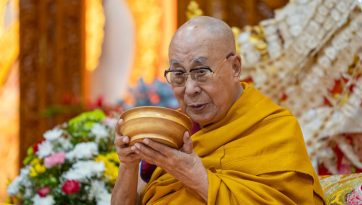 Langlebensgebete an der Tantrischen Universität Gyudmed