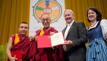 Ehrung Seiner Heiligkeit des Dalai Lama mit der Goldenen Ehrenmedaille von Kärnten