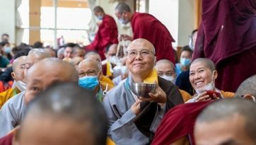 Candrakirtis Eintritt in den mittleren Weg & Eigenkommentar