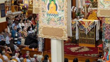 Chandrakirtis "Eintritt in den Mittleren Weg" und Autokommentar